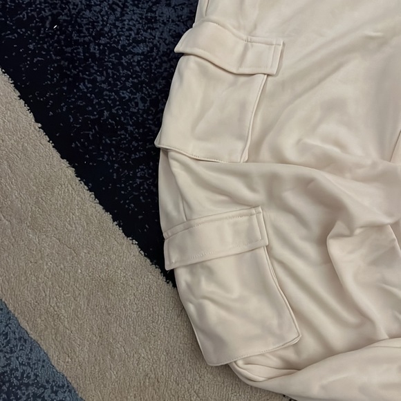 Solid mid waist cargo joggers - Picture 4 of 12